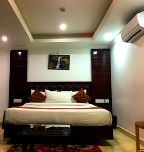 Hotel  Grand White 