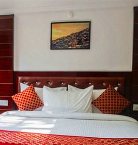 Hotel  Grand White 