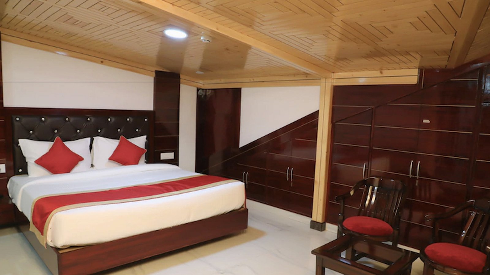 Hotel  Grand White 