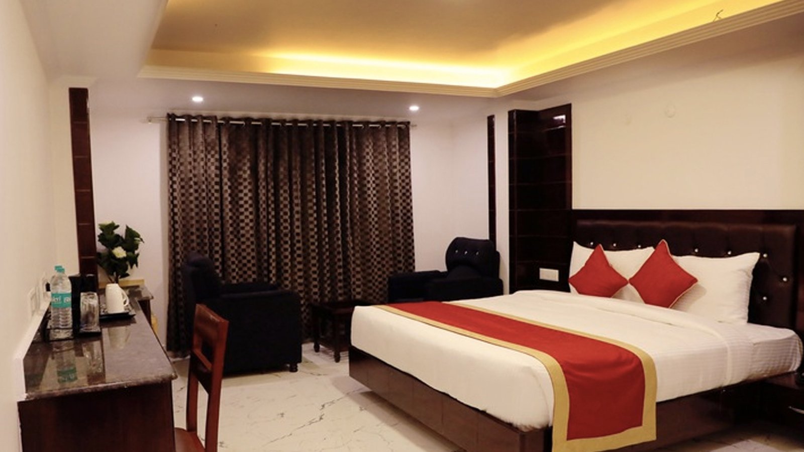 Hotel  Grand White 