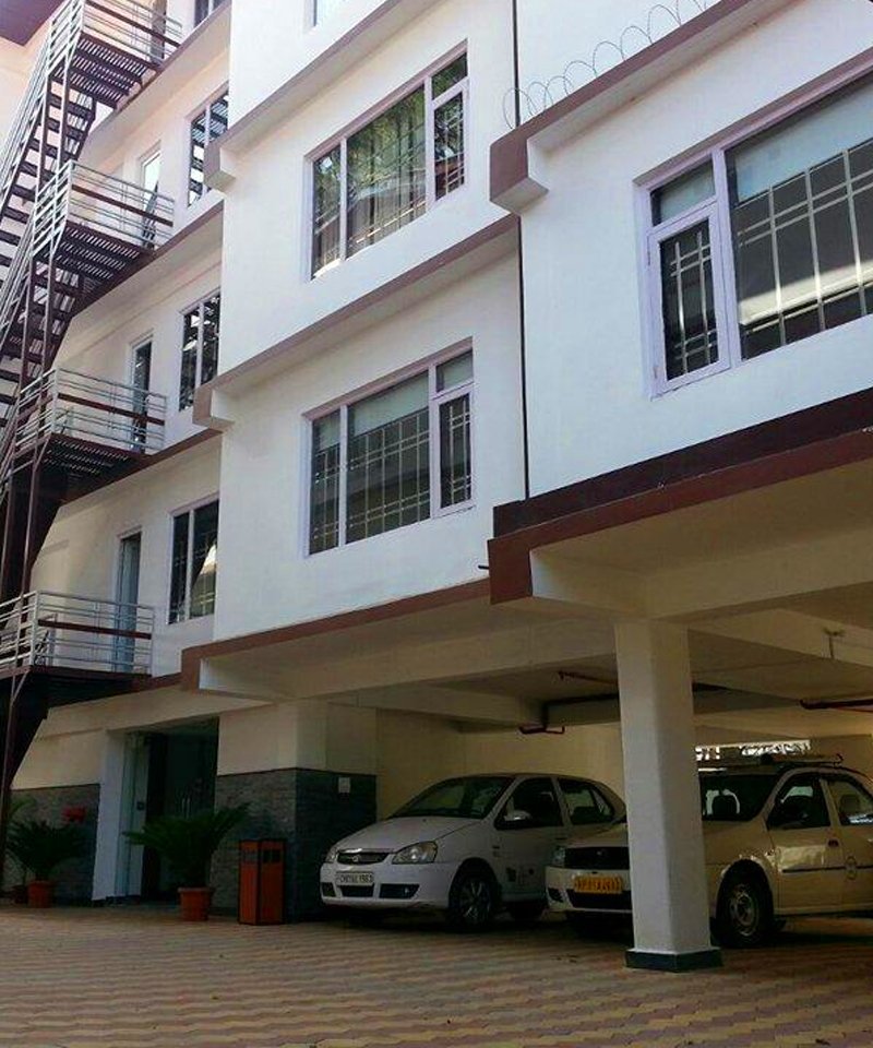 Hotel Grand White
